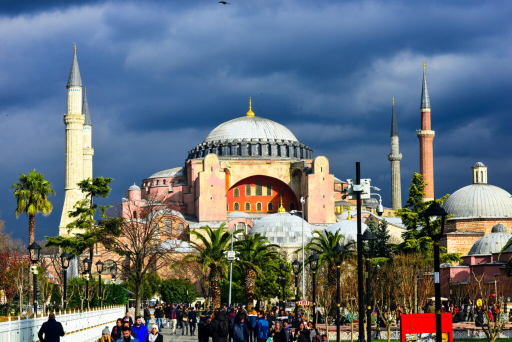 9 Most Popular Tourist Places in Istanbul, Turkey