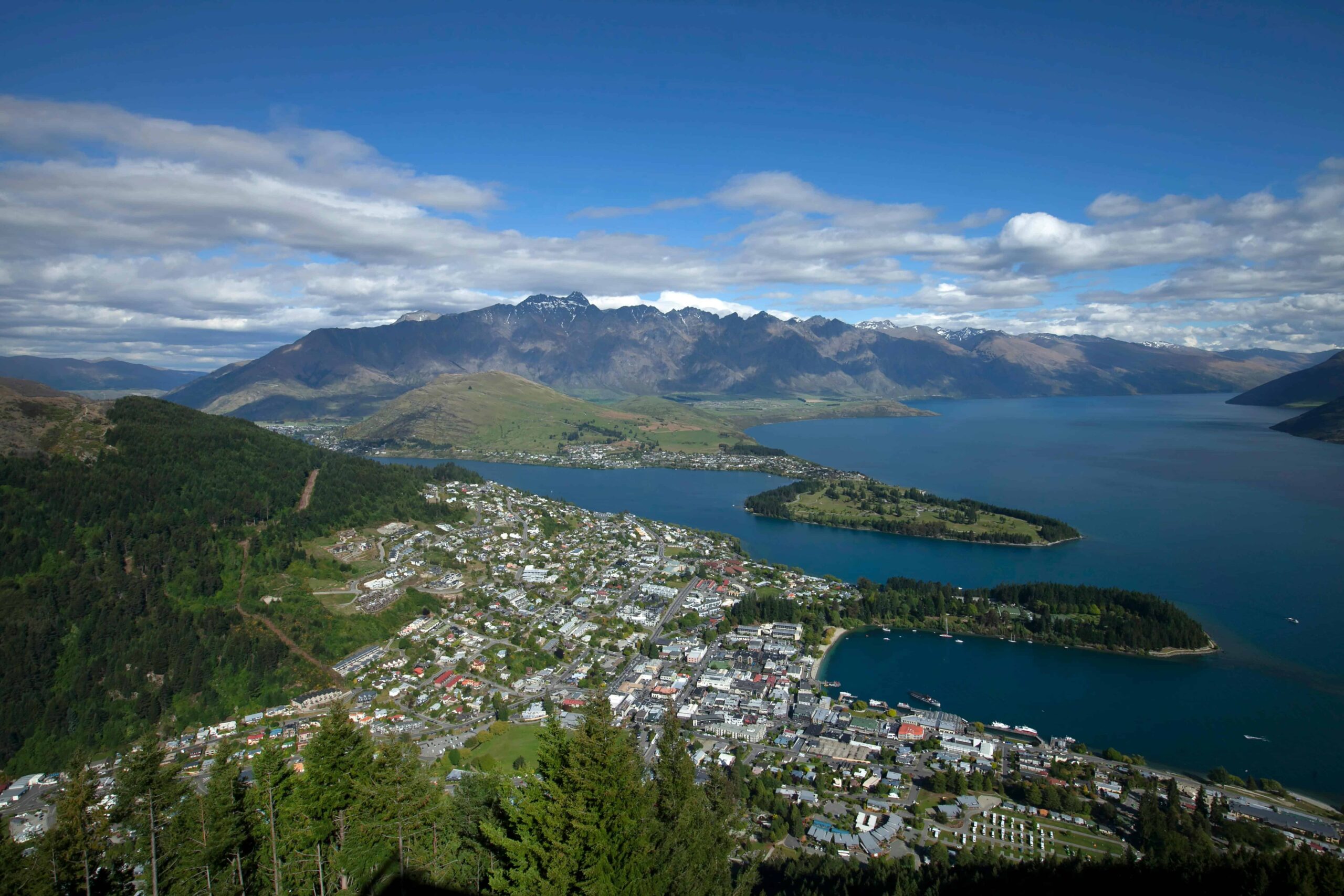 Queenstown, New Zealand lake and mountains