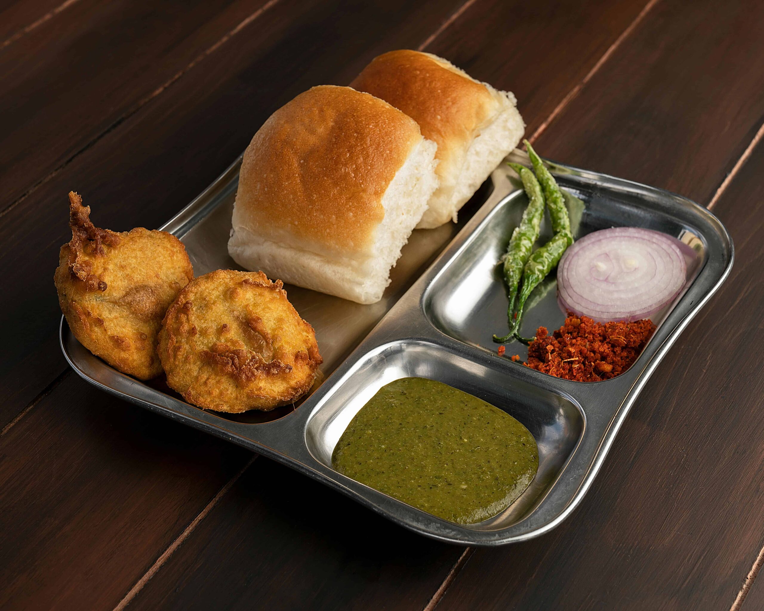Mumbai vada pav and street stalls